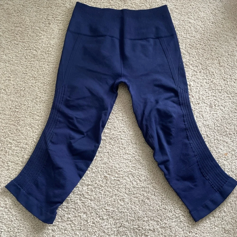 Lululemon In The Flow Crop II - Navy - Picture 4 of 12